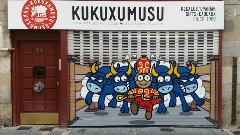 Nuevo graffiti en el antiguo establecimiento de Pio Gerendiain. KUKUXUMUSU