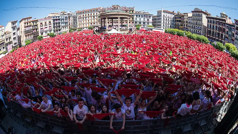 Chupinazo de San Fermín 2016 desde la Plaza del Castillo. DANIEL FERNÁNDEZ (15)