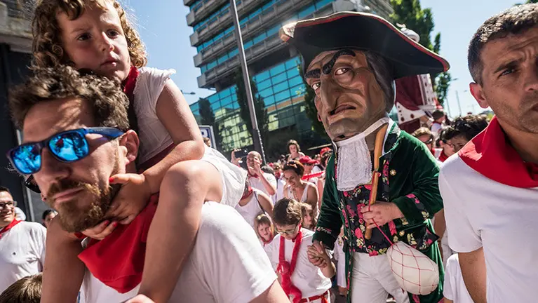 Pamplona se vuelca en la primera salida de la Comparsa de Gigantes y Cabezudos. DANIEL FERNÁNDEZ (1 (21)