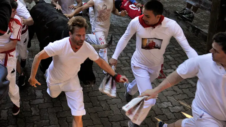 Primer encierro de San Fermín 2016 con toros de Fuente Ymbro en el callejón. MIKEL CIAURRIZ FOTOSxPASIÓN (2)