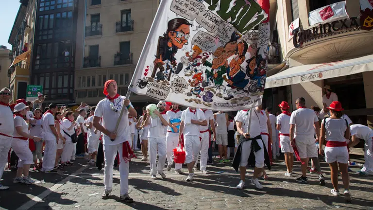 Sabado 09 de Julio, la ciudad se llena de visitantes dispuestos a disfrutar de un fin de semana de fiesta. Pamplona San Fermín 2016  MAITE H.MATEO43