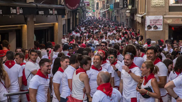 Sabado 09 de Julio, la ciudad se llena de visitantes dispuestos a disfrutar de un fin de semana de fiesta. Pamplona San Fermín 2016  MAITE H.MATEO49