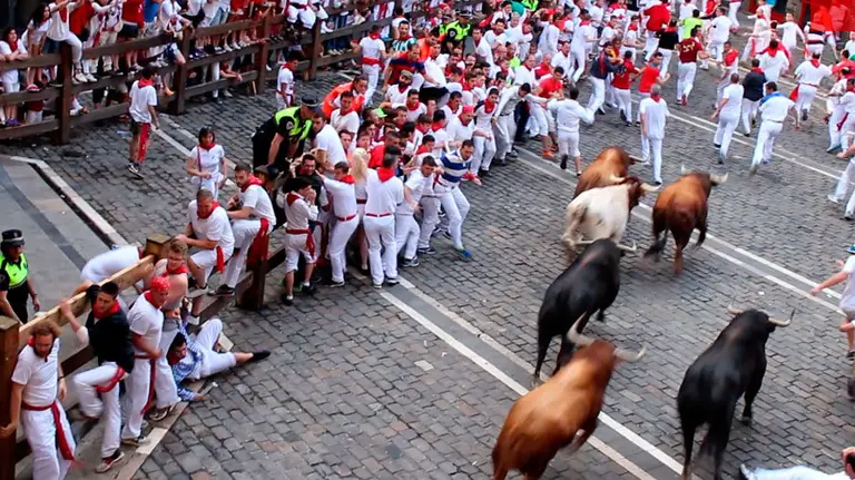Encierro de Jandilla el día 11 de julio en la cuesta de Santo Domingo. S. REDíN