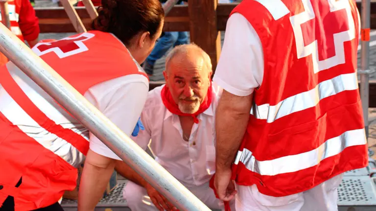 Uno de los heridos en el encierro de Jandilla al caer golpeado por otro mozo en la zona del ayuntamiento.S.REDíN