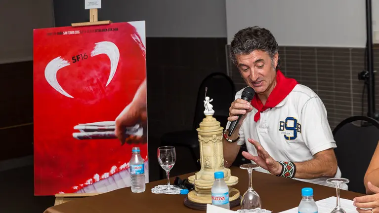 Patxi Úriz recibe el premio Hotel Maisonave (1). IÑIGO ALZUGARAY