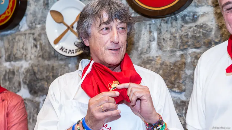 Enrique Martín Monreal recibe el Gallico de Oro de la Sociedad Gastronómica Napardi_-21