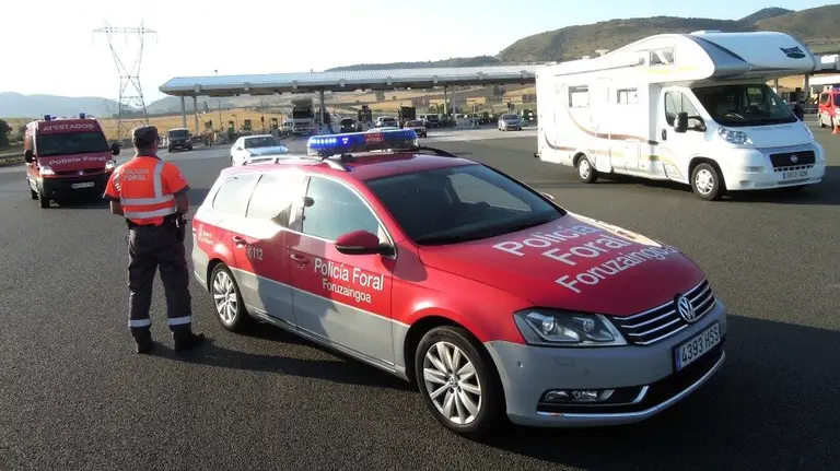 Control de la Policía Foral en Zuasti. POLICÍA FORAL