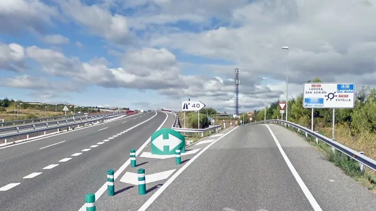 Autovía A-12 a su paso por las cercanías de Estella.