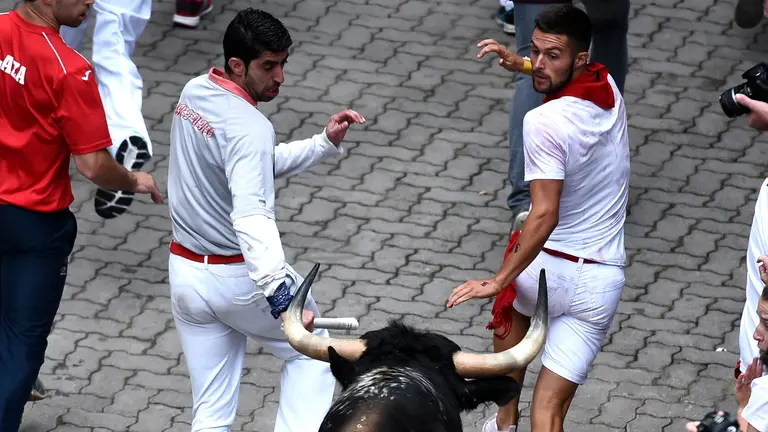Sexto encierro de los Sanfermines con toros de Victoriano del Río en Telefónica. PABLO LASAOSA 18 (10)