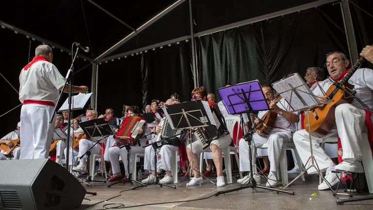 Concierto del Día de los mayores 12 de Julio en la Plaza de los fueros. Maite H. Mateo
