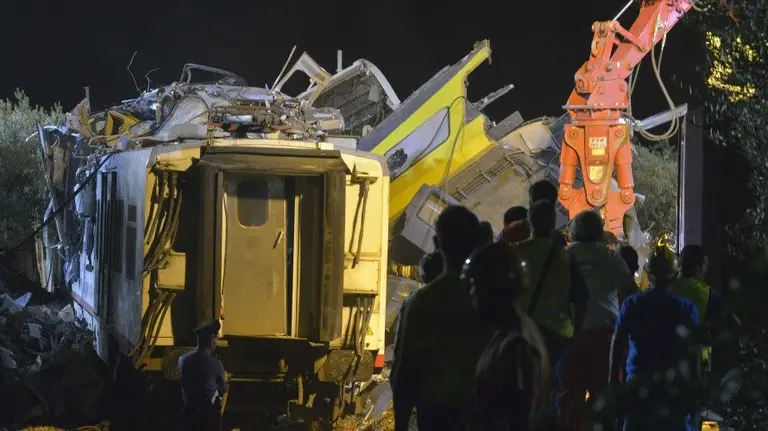 Trenes destrozados tras el accidente ferroviario de Italia. REUTERSGaetano Lo Porto