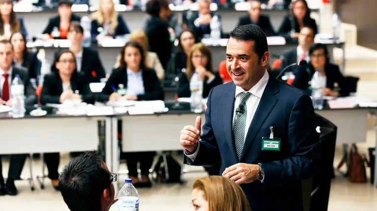 FORMACION A LA CUARTA PROMOCION DE DIRECTIVOS 2014, REALIZADA POR EL MIEMBRO DEL COMITE,  JOSE JORDÁ, DIRECTOR GENERAL DE RRHH Y TIENDAS.