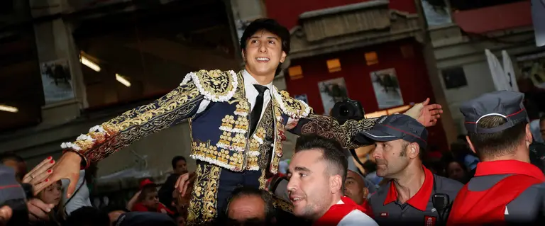 Peruvian bullfighter Andres Roca Rey leaves the bullring on the shoulders of supporters after his good performance with the bulls at the end of a bullfight during the San Fermin Festival in Pamplona, northern Spain, July 13, 2016. REUTERS/Susana Vera
