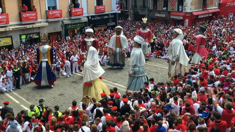 Los Gigantes de Pamplona en su último baile de San Fermín 2016. NR