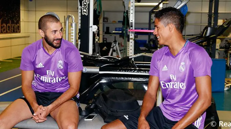 Los jugadores blancos pasan pruebas médicas. Foto web Real Madrid.