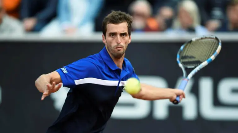 Albert Ramos en acción durante un partido. Efe.