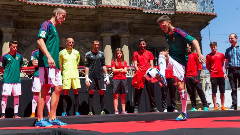 Presentación de la equipación de Osasuna para la temporada 2016-17 (13). IÑIGO ALZUGARAY