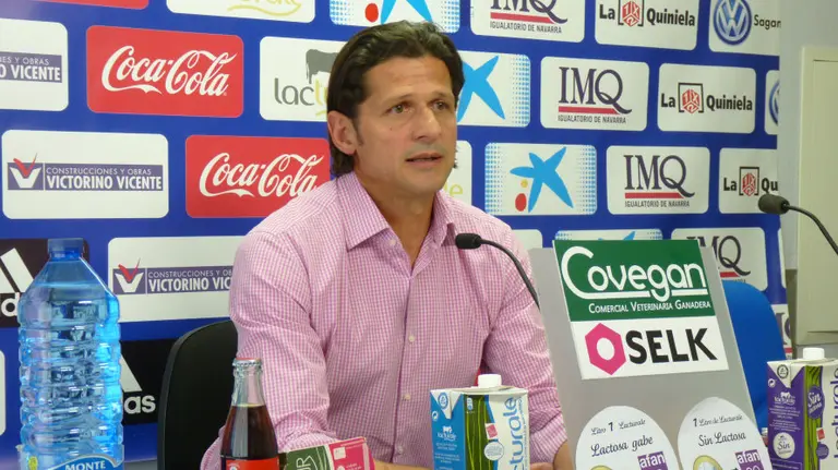 Pedja Vasiljevic en la sala de prensa de Tajonar.