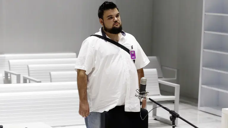 GRA133 MADRID, 19/07/2016.- La Audiencia Nacional juzga al exportavoz de IU en Alcalá de Guadaíra (Sevilla) Alberto Jesús Miranda Oliva (imagen) por haber publicado en Twitter varios mensajes insultando a Mariano Rajoy y pidiendo "asaltar el Congreso", unos hechos por los que se enfrenta a una multa de 4.200 euros. EFE/Paco Campos