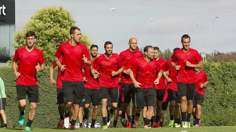Entrenamiento de Osasuna antes del primer amistoso en Hendaya.  OSASUNA