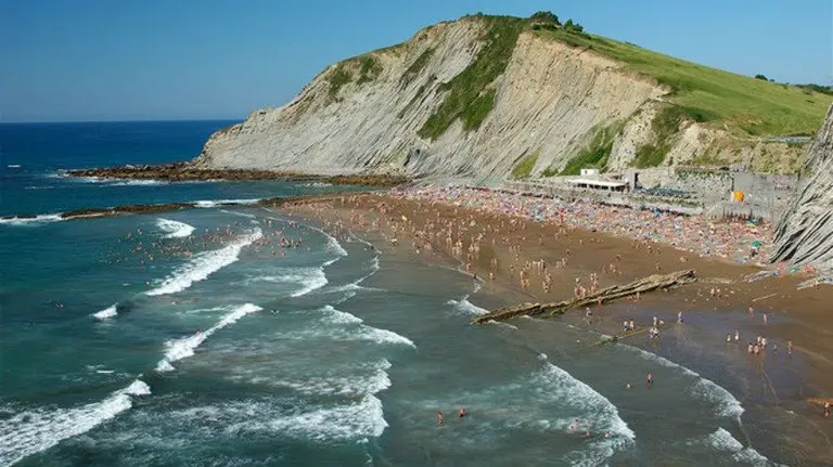 Playa de Itzurun, en Zumaia, donde se prev&eacute; que se ruede Juego de Tronos. 