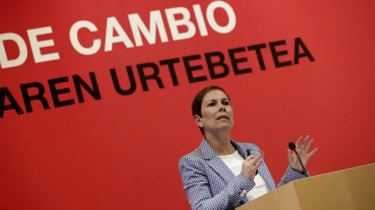 La presidenta del Gobierno Uxue Barkos durante su intervención al cumplirse un año de su llegada al Gobierno. EFE