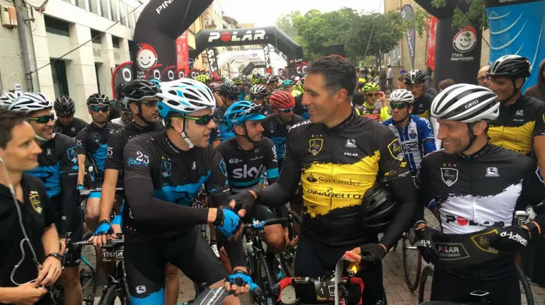 Momento del inicio de la marcha cicloturista Miguel Induráin en Villava.
