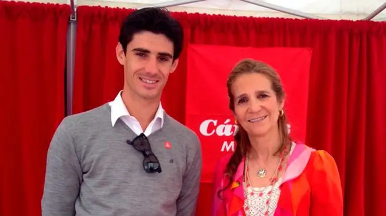 El torero fallecido Víctor Barrio junto a la Infanta Elena.