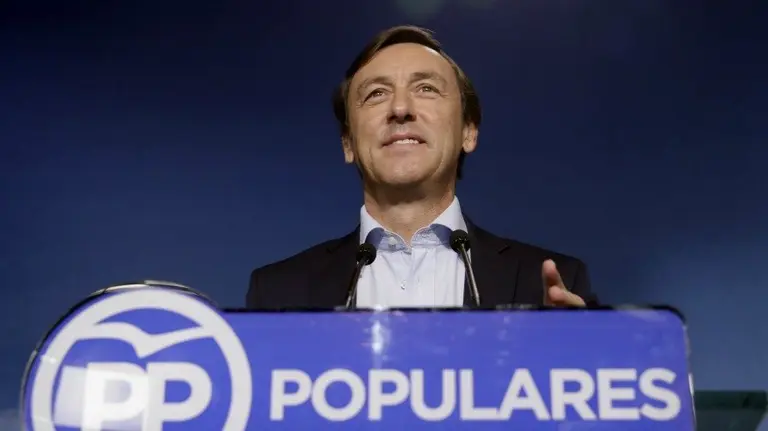 -El portavoz del PP en el Congreso, Rafael Hernando, durante la rueda de prensa ofrecida Eeste lunes en la sede del partido, en Madrid. EFE. ZIPI