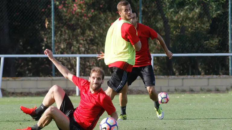 Osasuna entrena en Rota (4)