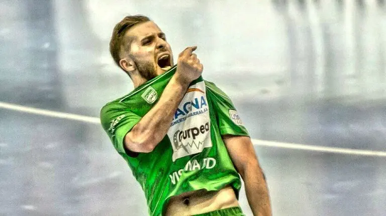 El jugador Rafa Usín ha renovado con el Magna Gurpea por una temporada. 