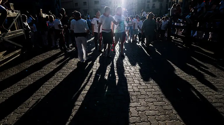 Las calles de Pamplona disfrutan del buen tiempo y el buen ambiente en el viernes de Sanfermines DANIEL FERNÁNDEZ (15)