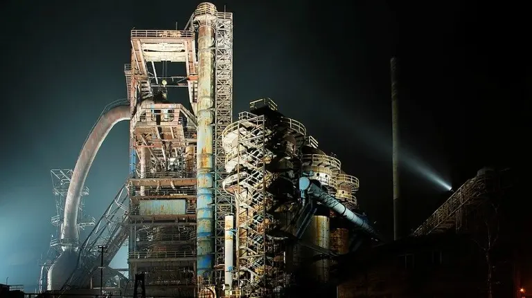 Industria de acero en horario nocturno. ARCHIVO