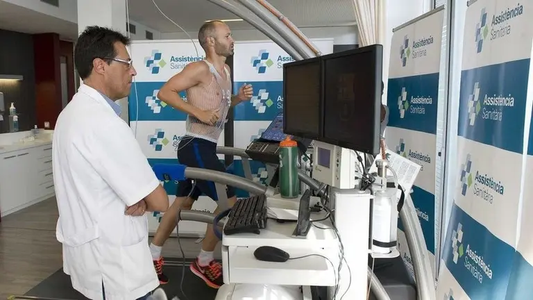 Andrés Iniesta, en un momento de la revisión médica previa al inicio de la pretemporada.