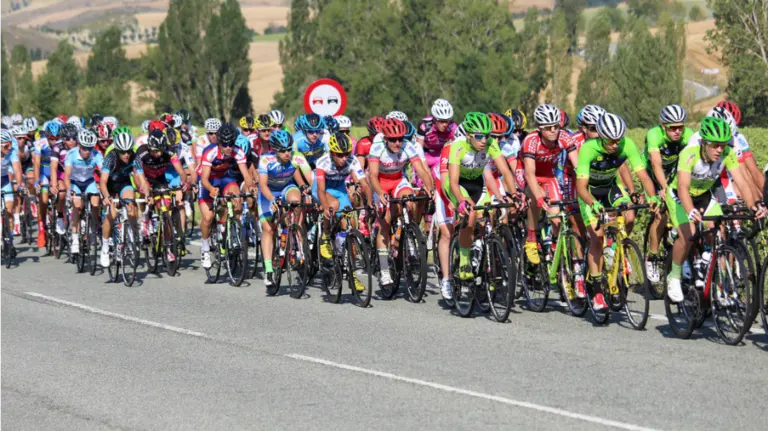 Primera etapa de la Vuelca Ciclista a Pamplona. CLUB CICLISTA ERMITAGA&Ntilde;A