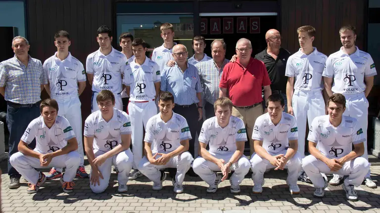 Los pelotaris que participan en el tercer Torneo Muebles Polque