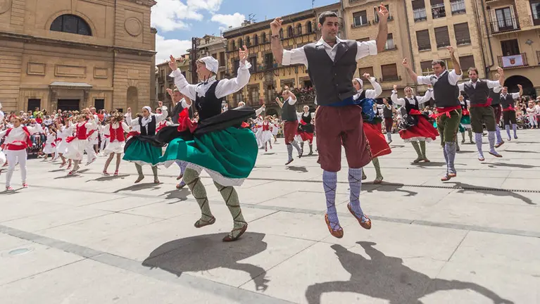 Baile de La Era en la Plaza de los Fueros de Estella (39). IÑIGO ALZUGARAY