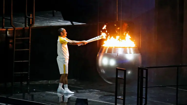 Vanderlei Cordeiro de Lima enciende el pebetero de los JJOO de Río 2016 (Efe)