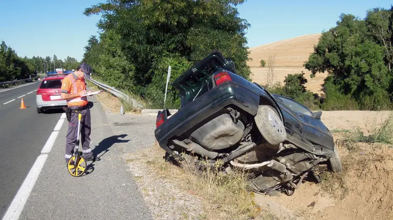 Imagen del accidente en el que una mujer ha resultado herida grave en Egüés..