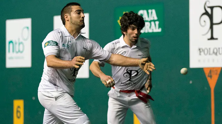 Mikel Larra&ntilde;aga ante la mirada de Ugaitz Elizalde