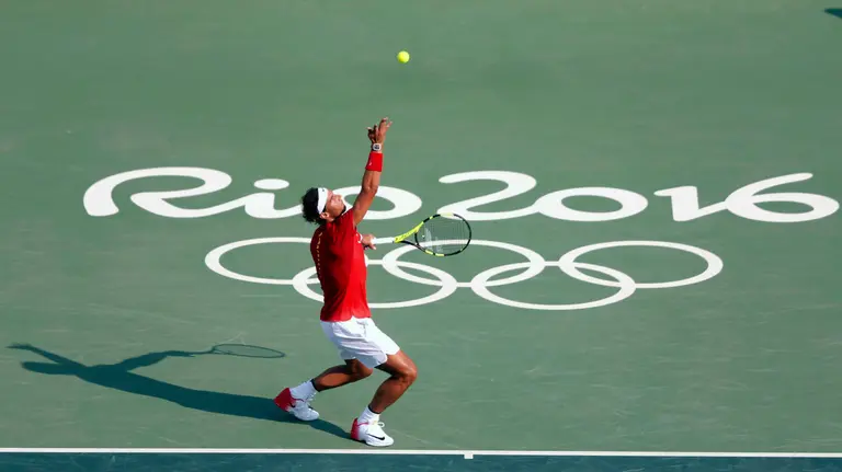 . Rio De Janeiro (Brazil), 09/08/2016.- Rafael Nadal of Spain prepares to serve against Andreas Seppi of Italy during the men's singles match of the Rio 2016 Olympic Games Tennis events at the Olympic Tennis Centre in the Olympic Park in Rio de Janeiro, Brazil, 09 August 2016. (España, Brasil, Tenis, Italia) EFE/EPA/MICHAEL REYNOLDS