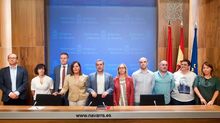 El vicepresidente Laparra junto a representantes de entidades impulsoras y colaboradoras del proyecto.