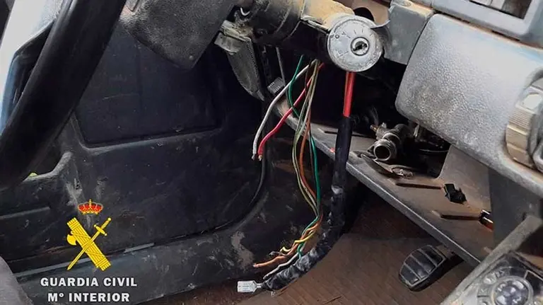 Imagen del intento de puente en la furgoneta.GC