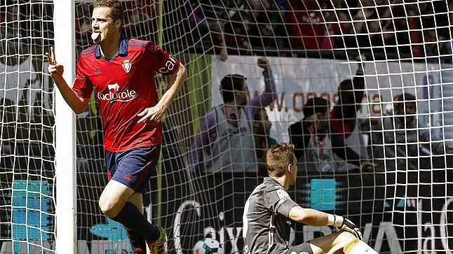 Oriol Riera, en un partido de su anterior etapa en Osasuna.