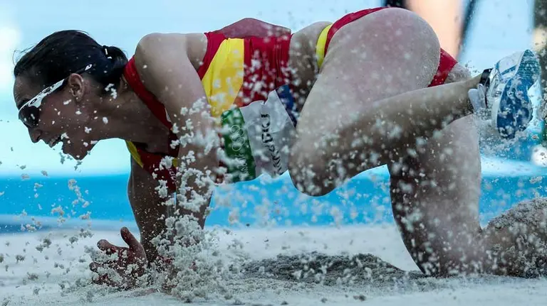 La española Patricia Sarrapio, durante su serie en triple salto, en los Juegos Olímpicos hoy 13 de agosto de 2016. EFE Marcelo Sayão