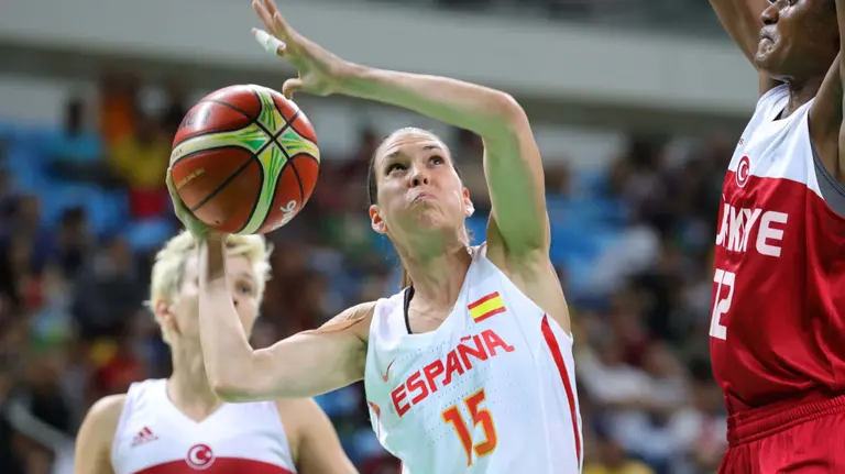 Anna Cruz durante el partido contr Turquía en el que ha marcado el tanto decisivo que ha clasificado a España para semifinales. EFE/EPA/ARMANDO BABANI