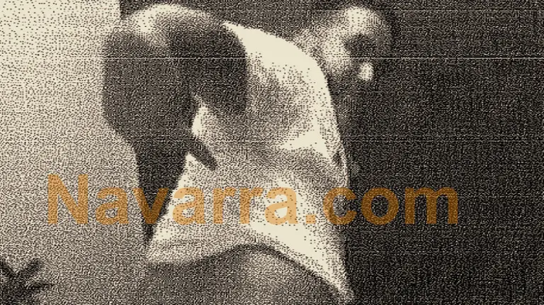 Uno de los cinco detenidos en un momento del vídeo de los hechos de la presunta violación.