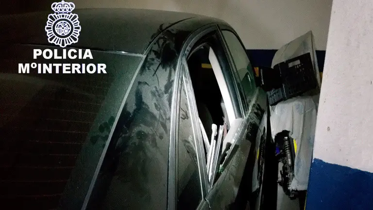Los detenidos rompían las ventanillas para sustaer cualquier objeto de valor del coche