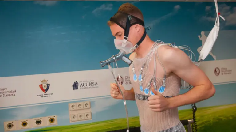 Carlos Clerc pasó el reconocimiento médico en Pamplona.