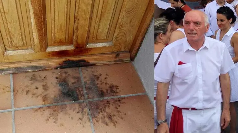 El alcalde de Mélida José María Sesma y la puerta de su domicilio tras la fogata.